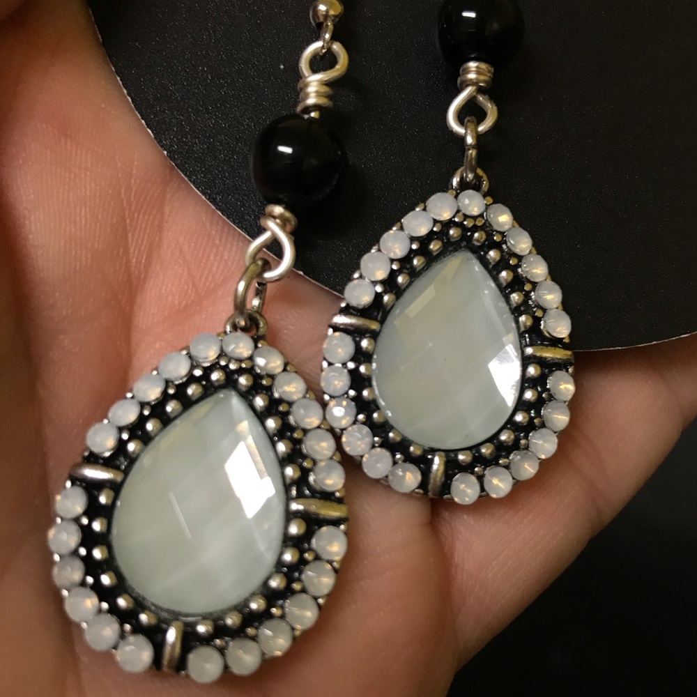 Cute dangling rhinestone earrings - Picture 4 of 5